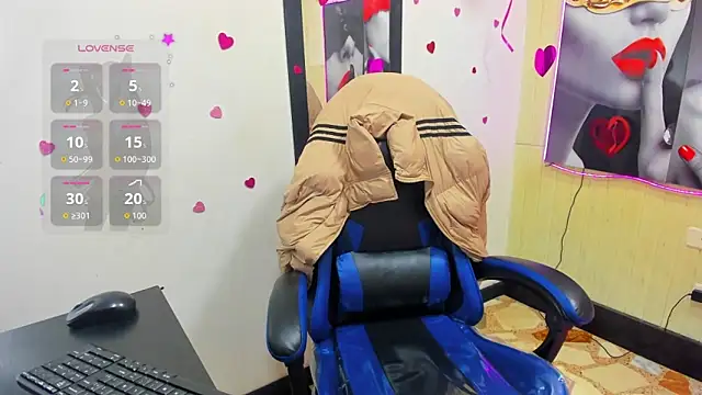 sara winehouse1 online show from 04-25-26, 04:48