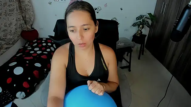 Snapshot of isa_loves_cum chatting on 05-06-26, 04:52 isa loves cum online show from 05-06-26, 04:52