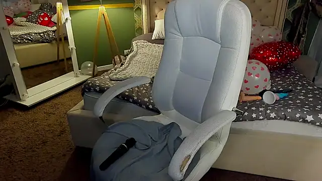 RosieMoons online show from 02-16-25, 01:58