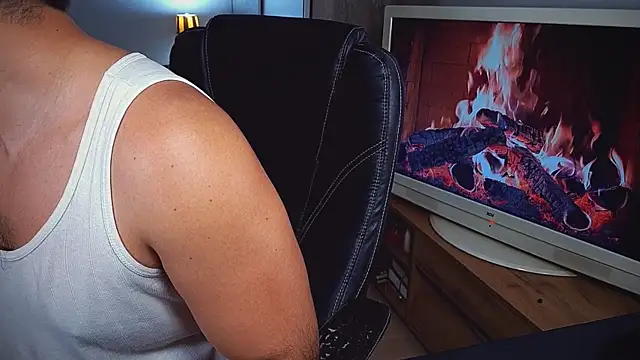 officeman7 online show from 01-04-25, 08:27