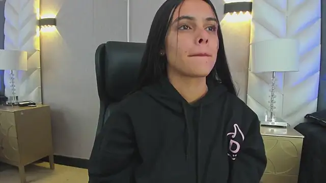 ChloeHarper  online show from 12-17-25, 11:49