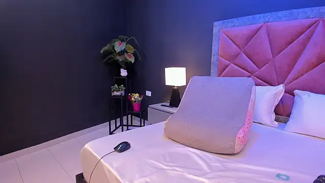 mia milff online show from 03-12-26, 07:31