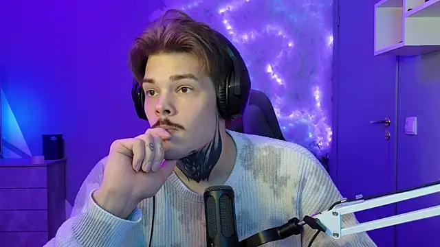 DENIS HERE online show from 01-31-25, 04:27