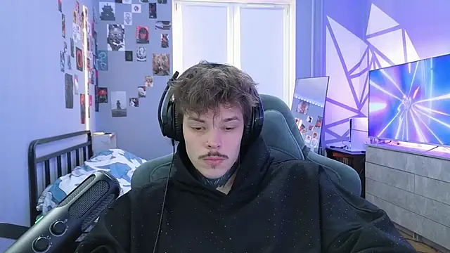 DENIS HERE online show from 02-04-25, 01:16