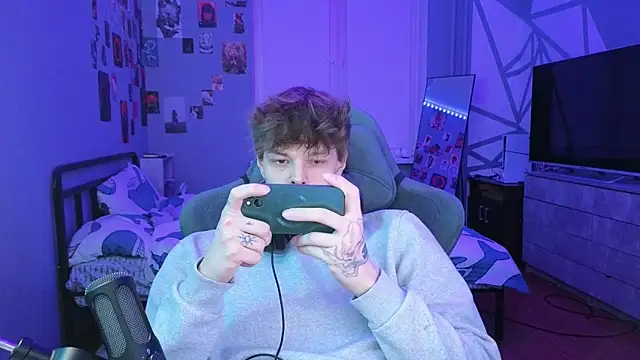 DENIS HERE online show from 02-07-25, 05:51