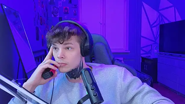 DENIS HERE online show from 03-15-25, 07:27