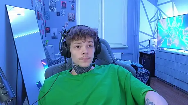 DENIS HERE online show from 03-20-25, 03:36