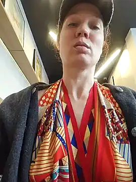 Exhibitionsplit online show from 04-21-26, 09:15