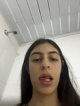Snapshot of cristel_17 chatting on 03-21-26, 04:32 cristel 17 online show from 03-21-26, 04:32