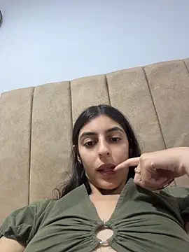 Snapshot of cristel_17 chatting on 04-09-26, 03:39 cristel 17 online show from 04-09-26, 03:39