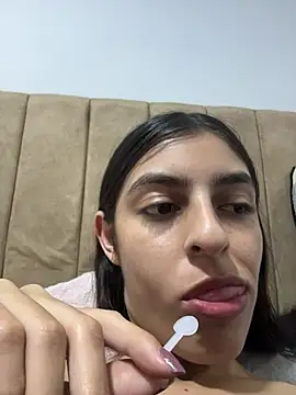 Snapshot of cristel_17 chatting on 04-10-26, 03:12 cristel 17 online show from 04-10-26, 03:12