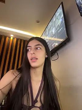 Snapshot of cristel_17 chatting on 04-12-26, 11:21 cristel 17 online show from 04-12-26, 11:21