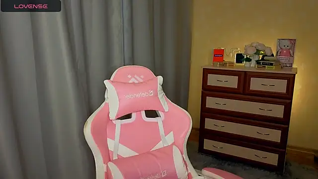 cutie mili online show from 04-24-26, 10:28