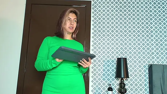 Snapshot of scarlett_moore chatting on 09-19-25, 01:12 scarlett moore online show from 09-19-25, 01:12