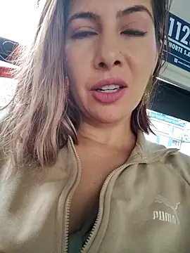 Snapshot of scarlett_moore chatting on 10-06-25, 01:52 scarlett moore online show from 10-06-25, 01:52