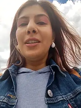 Snapshot of scarlett_moore chatting on 10-09-25, 03:43 scarlett moore online show from 10-09-25, 03:43