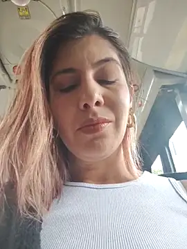 Snapshot of scarlett_moore chatting on 10-10-25, 03:22 scarlett moore online show from 10-10-25, 03:22