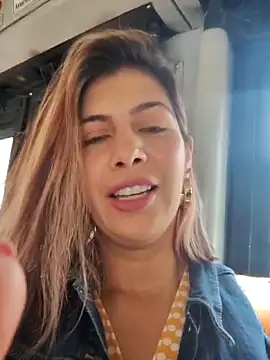 Snapshot of scarlett_moore chatting on 10-19-25, 02:40 scarlett moore online show from 10-19-25, 02:40