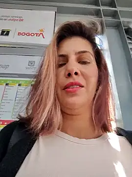 Snapshot of scarlett_moore chatting on 10-24-25, 02:46 scarlett moore online show from 10-24-25, 02:46