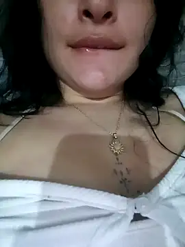 Snapshot of EmilySwaan chatting on 12-22-24, 02:06 EmilySwaan online show from 12-22-24, 02:06