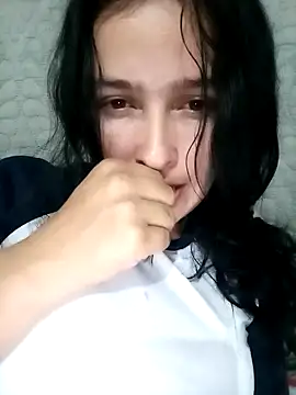 Snapshot of EmilySwaan chatting on 12-23-24, 02:02 EmilySwaan online show from 12-23-24, 02:02