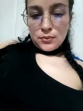 Snapshot of EmilySwaan chatting on 12-28-24, 03:58 EmilySwaan online show from 12-28-24, 03:58
