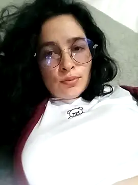 Snapshot of EmilySwaan chatting on 01-09-25, 02:43 EmilySwaan online show from 01-09-25, 02:43