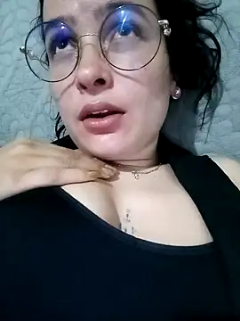 Snapshot of EmilySwaan chatting on 01-12-25, 03:17 EmilySwaan online show from 01-12-25, 03:17