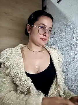 Snapshot of EmilySwaan chatting on 01-21-25, 03:37 EmilySwaan online show from 01-21-25, 03:37