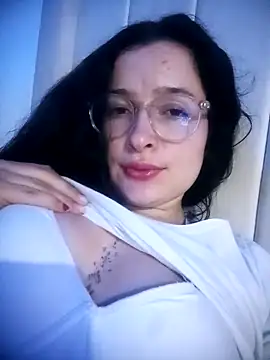 Snapshot of EmilySwaan chatting on 03-23-25, 03:54 EmilySwaan online show from 03-23-25, 03:54