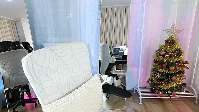 Tawny cox online show from 12-04-25, 09:18