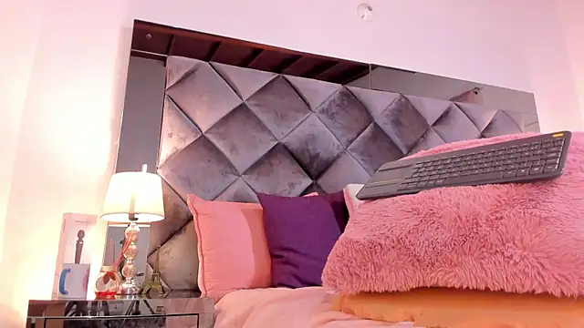 sofhiaa adaams online show from 02-05-25, 04:14