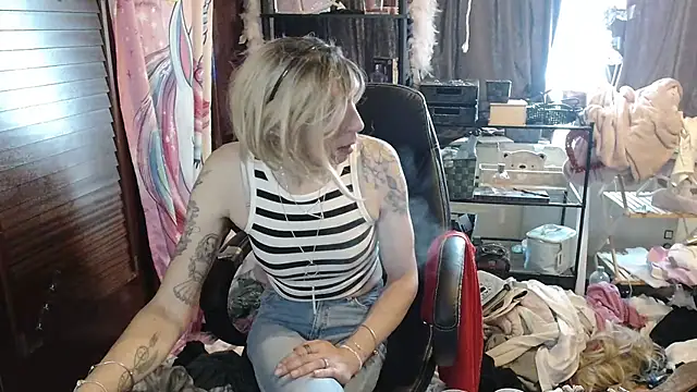 Ombeline1 online show from 10-31-25, 11:55