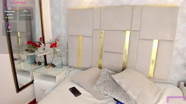 Camilaa Sanchez  online show from 10-24-25, 12:12