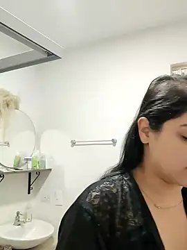 Lia Hurley online show from 12-09-24, 10:54