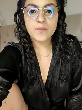 Lia Hurley online show from 12-22-24, 08:36