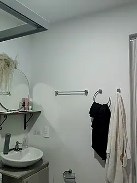 Lia Hurley online show from 03-15-25, 04:32