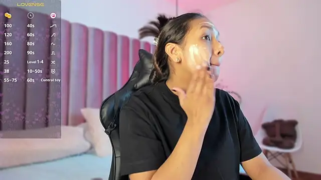 Snapshot of AmelyaMann chatting on 01-23-25, 11:26 AmelyaMann online show from 01-23-25, 11:26