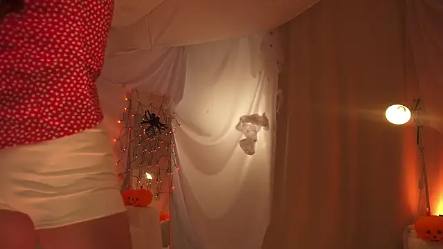 Snapshot of arizonasunrise chatting on 10-28-25, 08:00 arizonasunrise online show from 10-28-25, 08:00