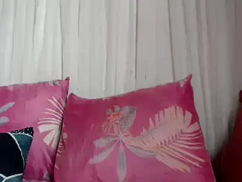 Snapshot of Freakyassnwildx chatting on 02-25-25, 01:06 Freakyassnwildx online show from 02-25-25, 01:06