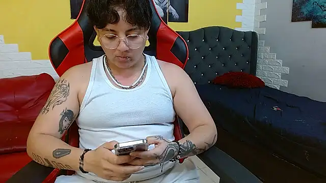 isabeautyx19 online show from 01-12-26, 03:39