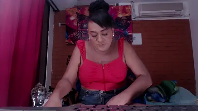 Snapshot of Khatalina_hott chatting on 01-26-25, 08:03 Khatalina hott online show from 01-26-25, 08:03