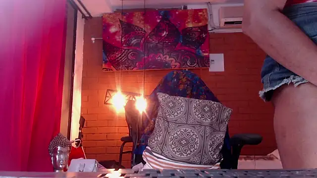 Snapshot of Khatalina_hott chatting on 01-31-25, 05:19 Khatalina hott online show from 01-31-25, 05:19