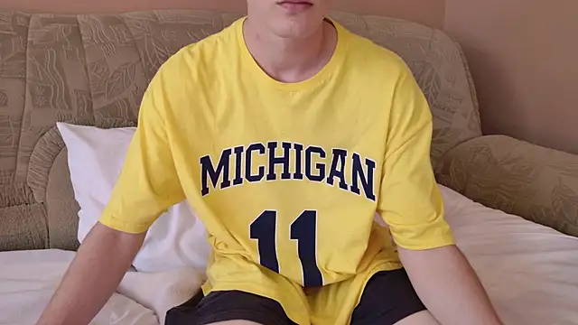 Snapshot of callmenineoneseven chatting on 09-09-25, 09:31 callmenineoneseven online show from 09-09-25, 09:31