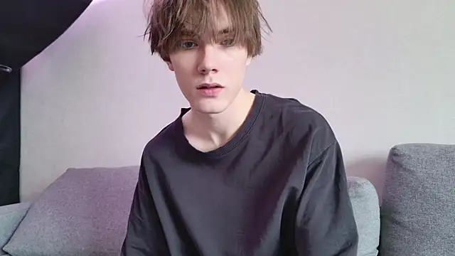 Snapshot of callmenineoneseven chatting on 10-21-25, 12:39 callmenineoneseven online show from 10-21-25, 12:39