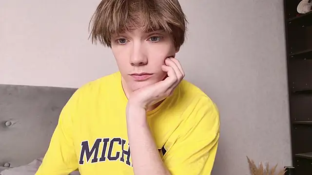 Snapshot of callmenineoneseven chatting on 10-30-25, 05:46 callmenineoneseven online show from 10-30-25, 05:46