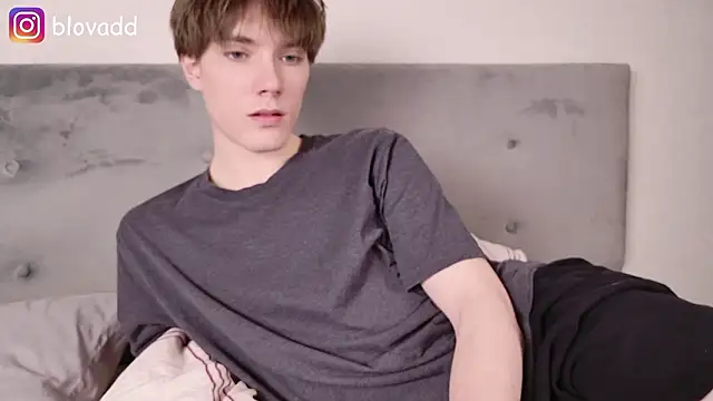 Snapshot of callmenineoneseven chatting on 03-21-26, 08:45 callmenineoneseven online show from 03-21-26, 08:45