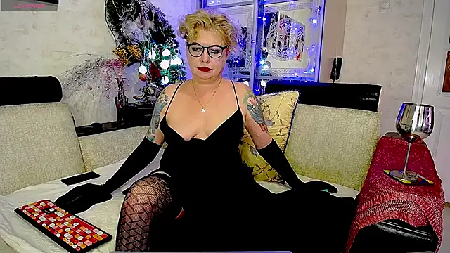 Snapshot of -Yourwoman- chatting on 12-24-24, 06:17 -Yourwoman- online show from 12-24-24, 06:17