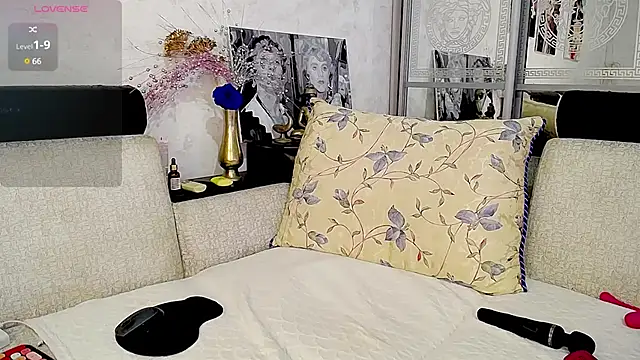 Snapshot of -Yourwoman- chatting on 02-01-25, 10:55 -Yourwoman- online show from 02-01-25, 10:55