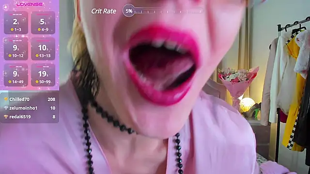 Snapshot of SquirtyAlisa chatting on 01-05-25, 05:30 SquirtyAlisa online show from 01-05-25, 05:30